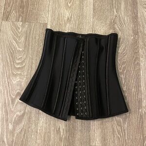 CORSET STORY BLACK LATEX UNDERBUST CORSET